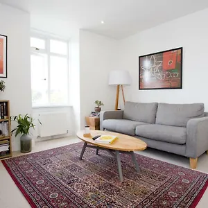 Bright 2 Bedroom - Great Location - Free Parking Bournemouth
