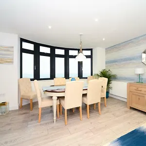 Luxury 3 Bed Apartment- Large Balcony With Seaviews Bournemouth